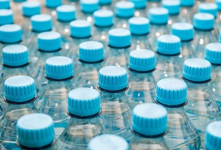 Kiedy zostanie wprowadzona kaucja za plastikowe butelki?