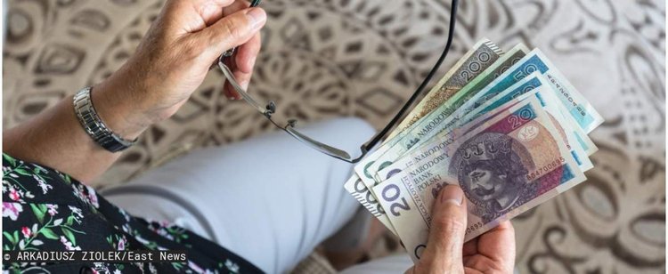 70-latka dostaje tylko 1085 zł renty na miesiąc, ale wlepili jej 12 tys. zł mandatu. Zaskakujące stanowisko sądu