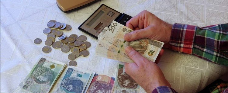 Nowy ład: Rząd PiS chce podnieść kwotę wolną od podatku i zwolnić z opłat seniorów