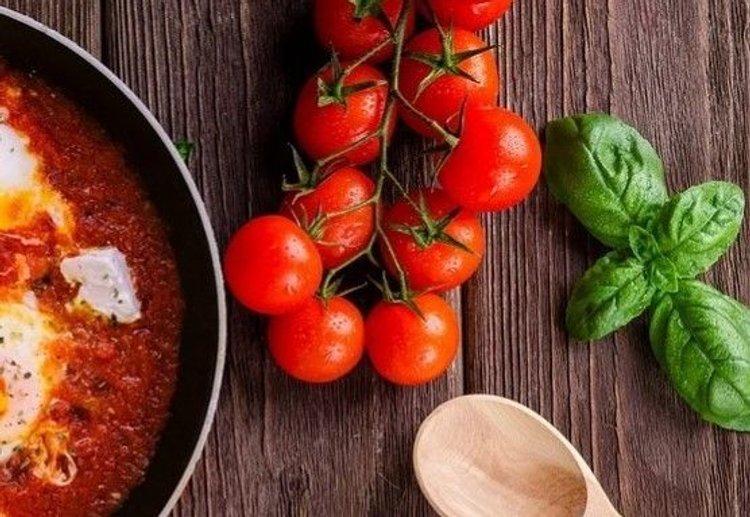 Filety z kurczaka w sosie pomidorowym z mozzarellą