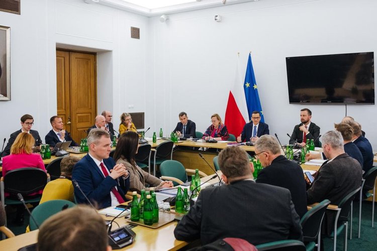 Morawiecki: Polska musi w ekspresowym tempie dokonywać transformacji energetycznej z kopalnych źródeł energii w kierunku atomu i OZE