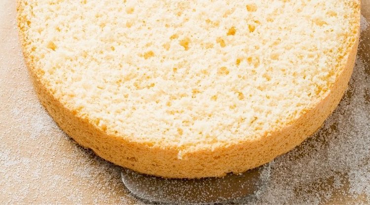 Zniewalający przepis na biszkopt bez zwykłego cukru o głębokim miodowym smaku