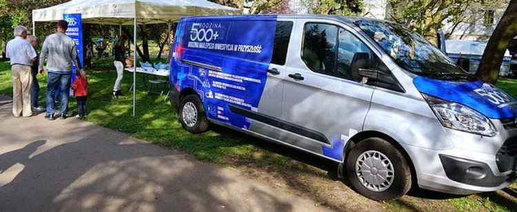 500 plus w formie bonu? Co trzeci Polak chce zmiany formy wypłaty świadczenia