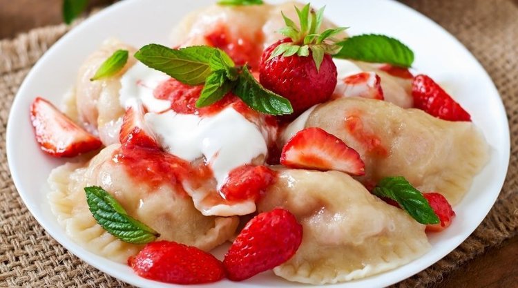 Pierogi na słodko z truskawkami. Ekspresowe i lekkie