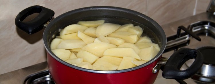 Ziemniaki ciemnieją po ugotowaniu? Następnym razem lepiej kupić inne