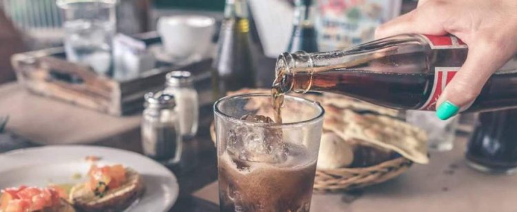 Coca-Cola w papierowej butelce? To nie żart, firma zaczyna testować nowe opakowanie