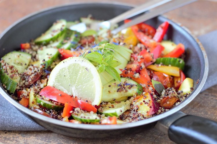 Quinoa po meksykańsku z jednej patelni