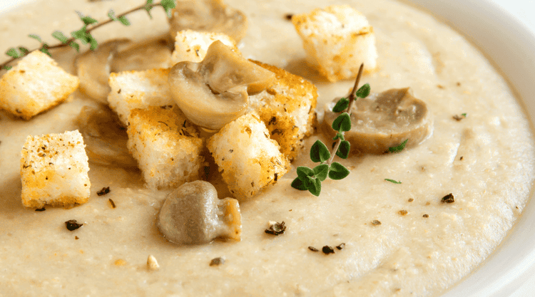 Zupa pieczarkowa z grzankami