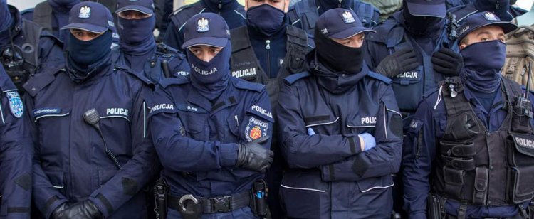 Policjanci mają dość ciągłych protestów? Chcą sporych podwyżek