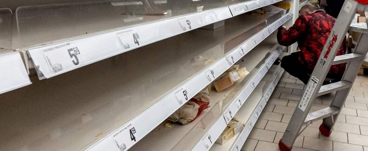 Polacy przygotowują się na drugą falę. Dwa produkty znikają w ekspresowym tempie