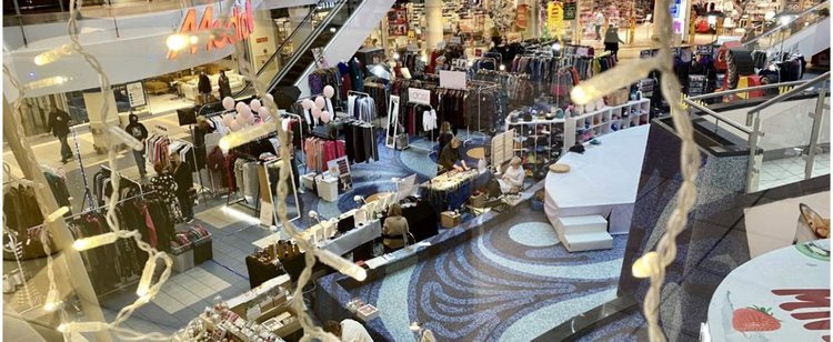 Wściekłość narasta. Nawet sklepy w galeriach handlowych się otwierają