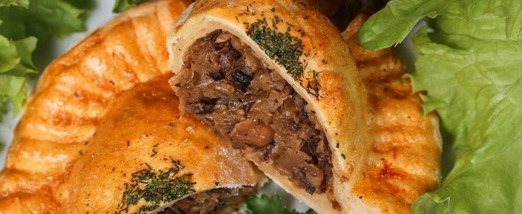 Pieczone paszteciki z kapustą i grzybami, prosty przepis na każdą okazję