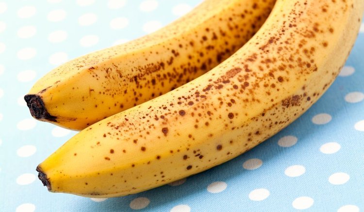 Placki bananowe z płatkami owsianymi. Prosty przepis na słodką przekąskę 