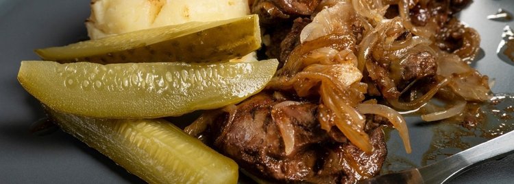Dlaczego warto do wątróbki dodawać majeranek?