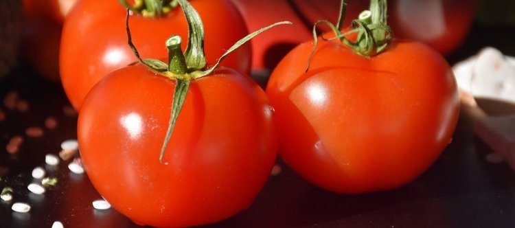 Genialny sposób poprawiający smak pomidorów