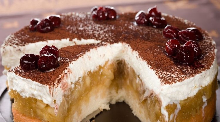 Lekka jak chmurka szarlotka bez pieczenia z dodatkiem budyniu
