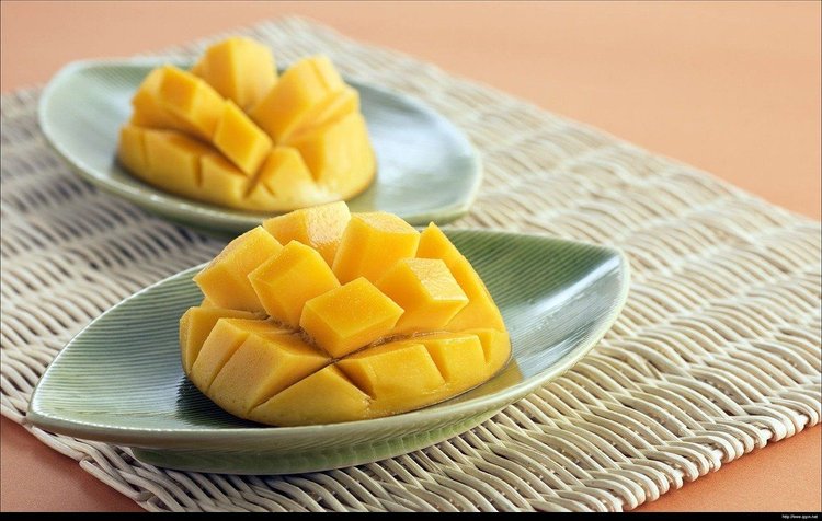 Makaron sojowy z mango i krewetkami