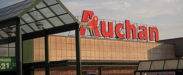 Ile zarabia kasjerka w Auchan? Nie ma czego zazdrościć