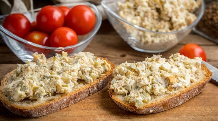 Pyszna pasta z makreli z dodatkiem suszonych pomidorów