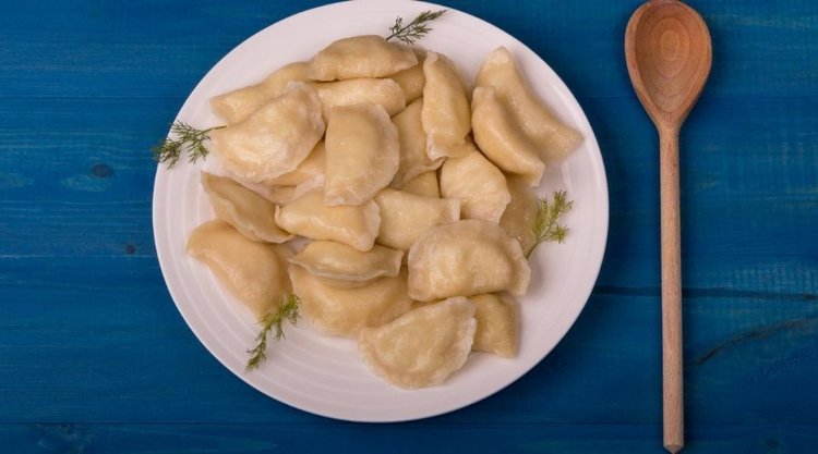 Jak przechowywać ugotowane pierogi, aby zachowały swój smak?