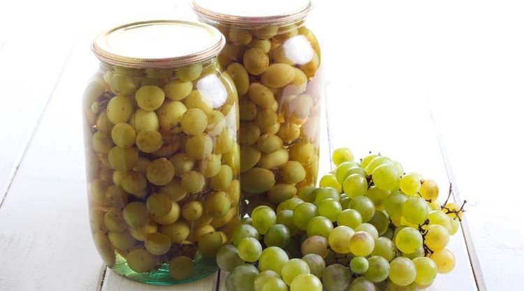 Prosty przepis na marynowane w occie winogrona