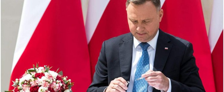 Budżet z podpisem prezydenta. Potężne pieniądze zapisane na 500 plus
