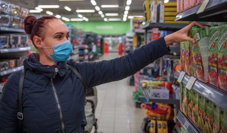 GIS ostrzega. W napojach sprzedawanych w Lidlu wykryto fragmenty plastiku