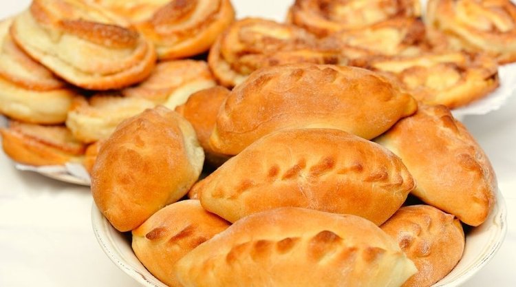 Babcine pieczone drożdżowe pierogi z dodatkiem kapusty