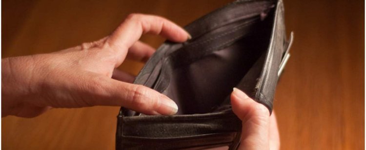 KRRiT uderza w finanse Polaków, bezwględne decyzje. Nim się obejrzysz, stracisz kilka tysięcy