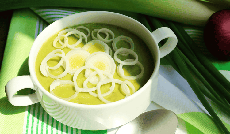 Zapomnij o rosole. Elegancką zupę-krem z pora zrobisz w pół godziny