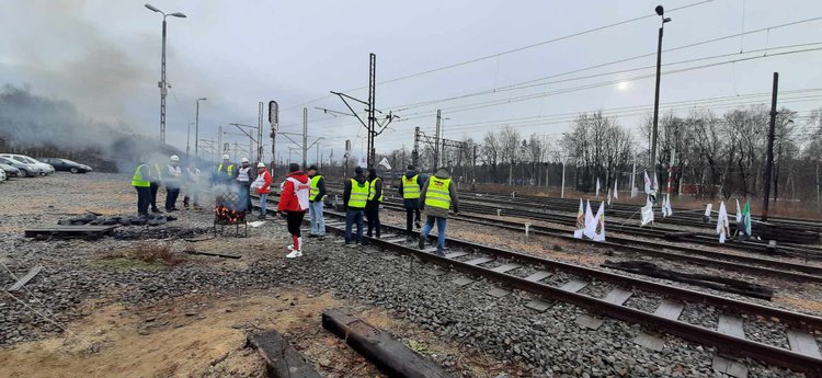 Związkowcy rozpoczęli blokadę wysyłki węgla z kopalń PGG