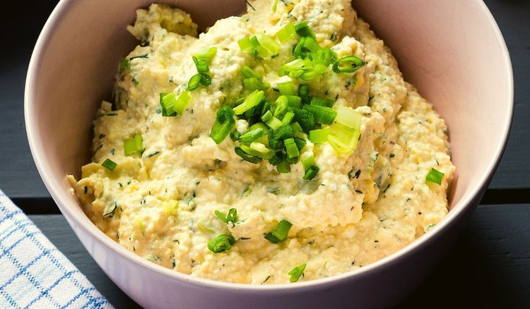 Kultowa, domowa pasta jajeczna. Niezawodny dodatek do kanapek