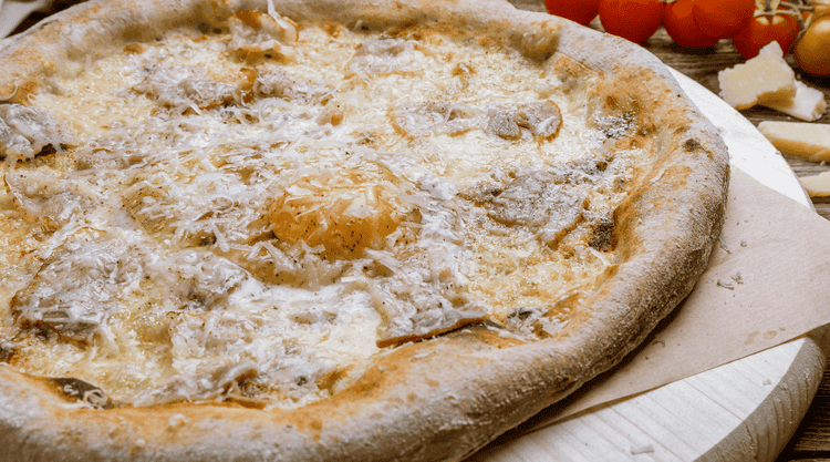 Sos śmietanowy do pizzy carbonara. Zrobisz go bez trudu