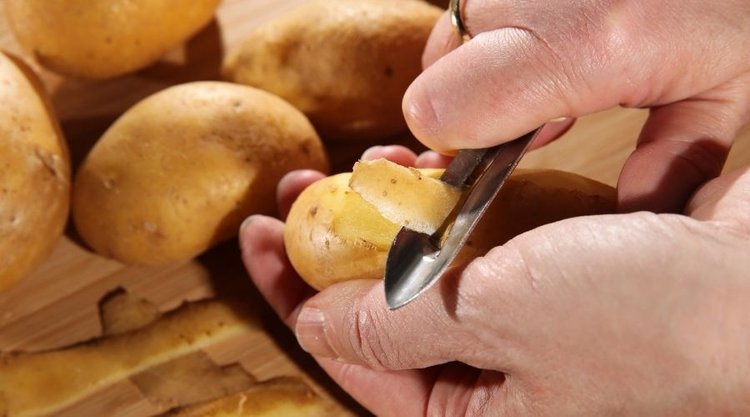 Jak szybko obierać ziemniaki? Mamy najlepszy patent