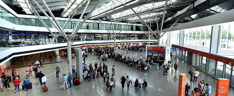 Na wakacje jednak samolotem. Popularne linie lotnicze otwierają połączenia na aż 20 kierunków, jest już termin
