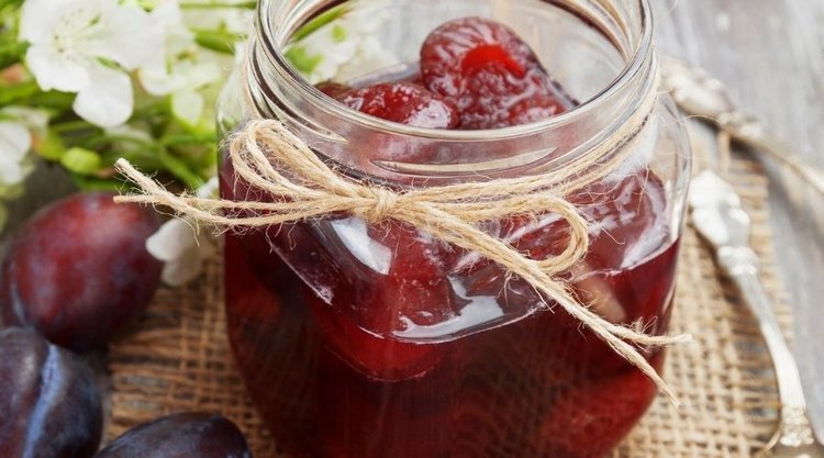 Prosty przepis na śliwki w occie