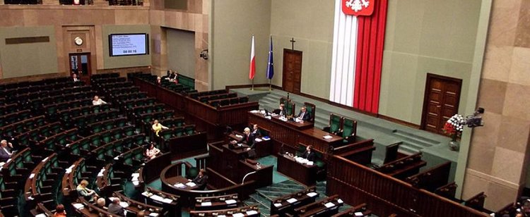 PiS niezadowolone z zarobków. Podwyżki dla polityków jednak będą?