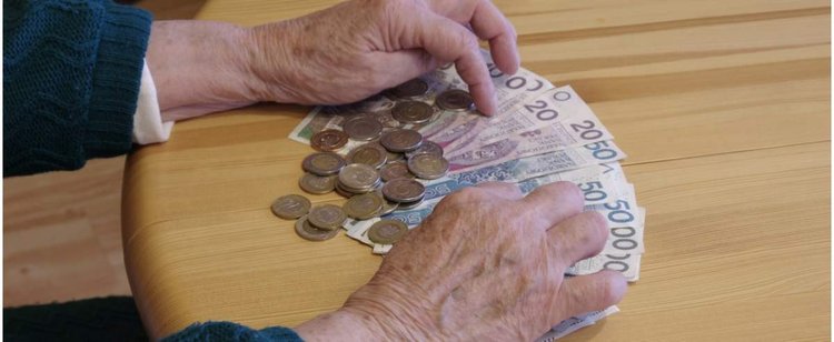 Emerycie, jednak nie musisz opłacać jednego z rachunków. Ogromna grupa seniorów jest zwolniona z opłaty
