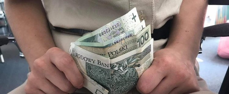 Najpierw dostali od rządu pieniądze, teraz zapłacą od tego podatek. Niemiła niespodzianka od fiskusa