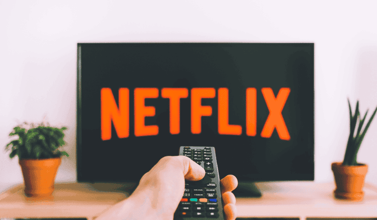 Netflix planuje ograniczyć dzielenie konta przez użytkowników. 