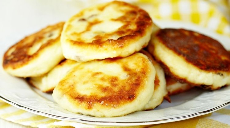 Przepyszne placki twarogowe z jabłkiem i cynamonem
