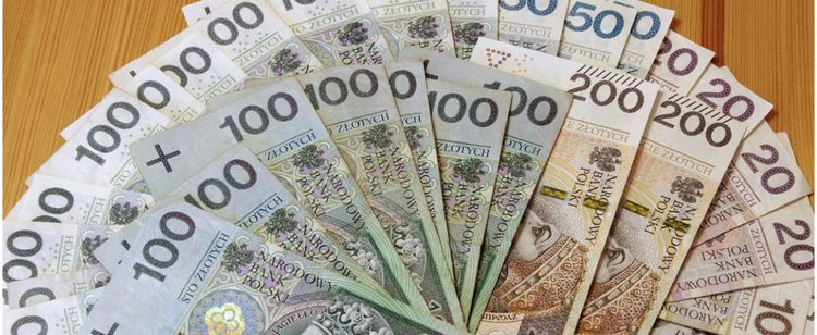 Alimenty dociskają Polaków. Rekordzista ma setki tysięcy długu