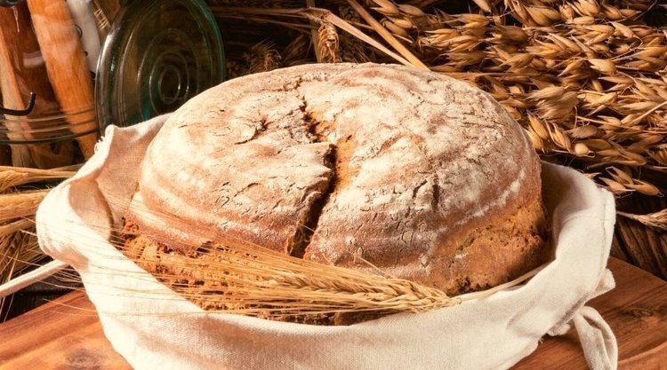 Jak zrobić chleb bez drożdży i zakwasu? Wszystkie składniki masz w spiżarni