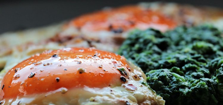 Frittata z szynką, szpinakiem i fetą