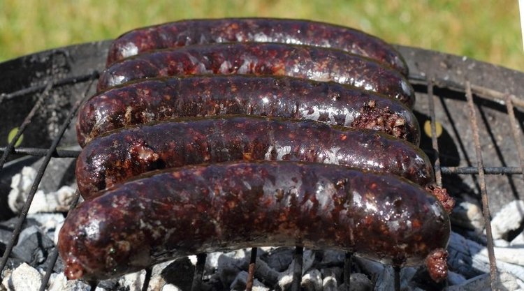 Grillowa klasyka, kaszanka z cebulą pieczona w folii. Idealna na wieczór z grillem