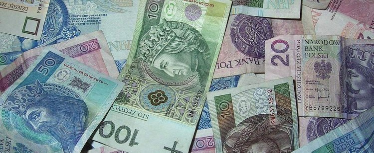Aż 2 mln Polaków może mieć utrudniony dostęp do pieniędzy. Mogą do tego doprowadzić działania rządu