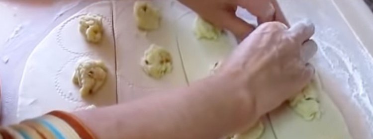 Najszybszy sposób na lepienie pierogów