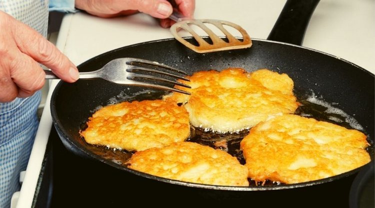 Placki ziemniaczane z pieczarkami i serem. Najlepszy przepis