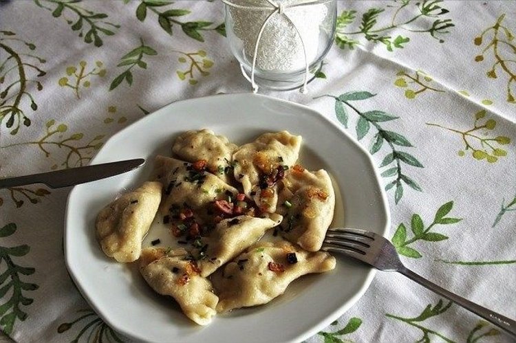 Pierogi z kapustą i pieczarkami