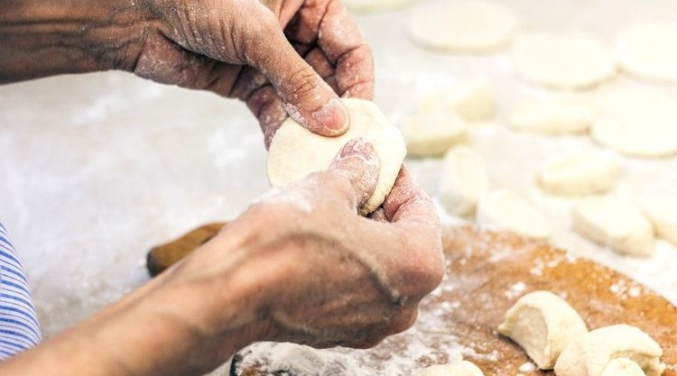 Jak zrobić elastyczne ciasto na pierogi?